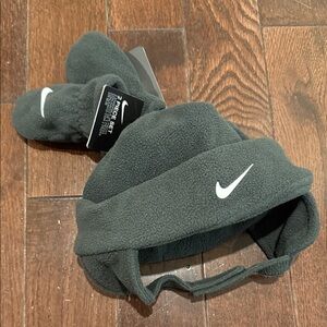 NWT Nike Infant Anthracite Gray Fleece Hat & Mittens Set